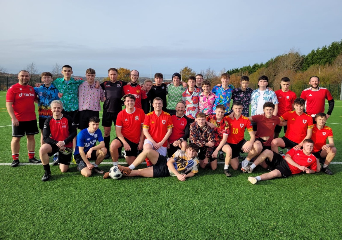 Gêm arbennig o bêl droed rhwng y 6ed dosbarth a’r athrawon heddi’ i godi arian dros Plant Mewn Angen! Am hwyl. Da iawn i chi gyd! 👏👏👏 What a terrific game of football between our 6th formers and teachers today to raise money for <a href="/BBCCiN/">BBC Children in Need</a> Well done all! What fun! 👏👏👏