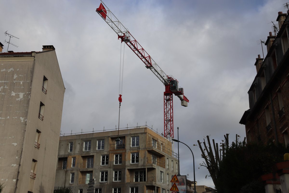 #travaux ⚠️ En raison du démontage de la grue du chantier situé au n°28-30 rue Carnot, la circulation sera ponctuellement bloquée à ce niveau de la rue Carnot, ainsi que sur tout le boulevard de la République. 📆 Samedi 18 et dimanche 19 novembre.