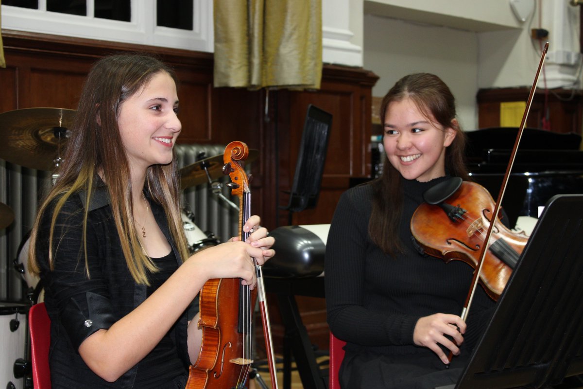 KGS1561's tweet photo. A huge round of applause for our talented students who put on an incredible Autumn Concert🍂😊The bands and singers were simply amazing👏🎶 @KGS_MusicDept #ThisIsKGS @KGSheadmaster @HMC_Org #workwellandbehappy #AutumnConcert #MusicConcert @ISC_schools https://t.co/198LGztnIU