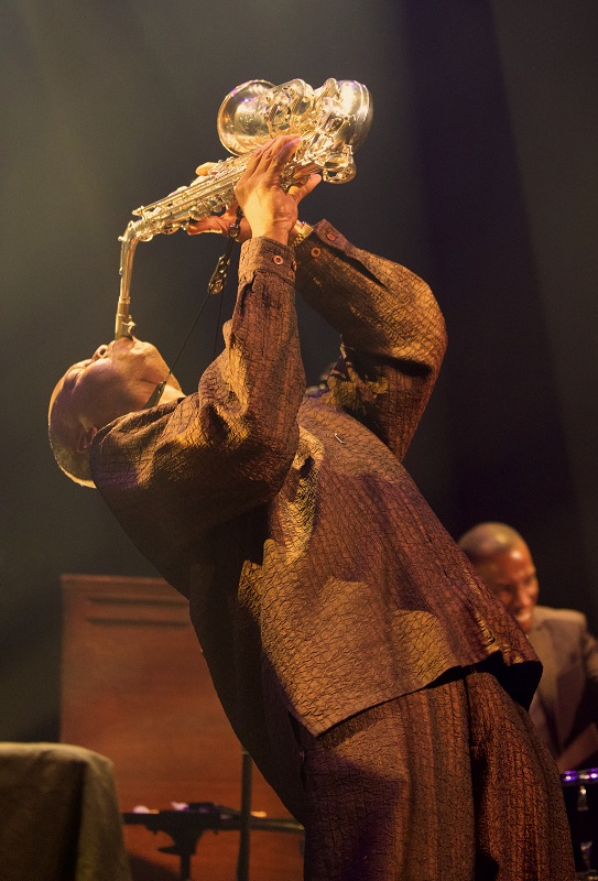 'James Carter virtuoos op lemen voeten'. Recensie concert Utrecht. jazzenzo.nl/?e=5147