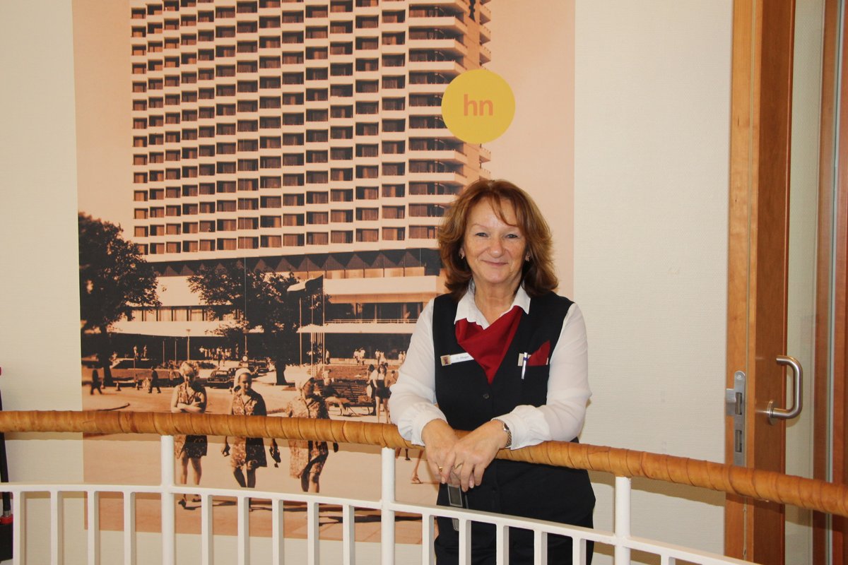 Hotel_NEPTUN's tweet photo. Unser ganzes Team freut sich auf die Ausstellung "Joerg Waehner - NEPTUN und die Wendeltreppe" und sagt: Herzlich willkommen zur #Vernissage, am morgigen Samstag, 18.11.23, 11 Uhr im NEPTUN an der Wendeltreppe! 🔱 #kunst #warnemünde #ostsee #hotel #art #popart #joergwaehner #oeae https://t.co/ZcO7CfyUIl