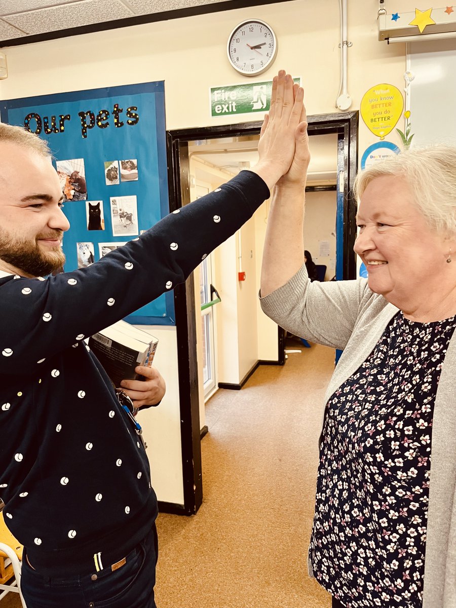 BishopHeberHS's tweet photo. It's #HighFiveALibrarianDay!
Today we spread our love for our local bibliothecas and to those particular individuals who stand sentry for public access to enriching knowledge and are sage guides to us bookworms. Team IRP took the opportunity to praise our custodian of the books! https://t.co/1LRuxbi7TY