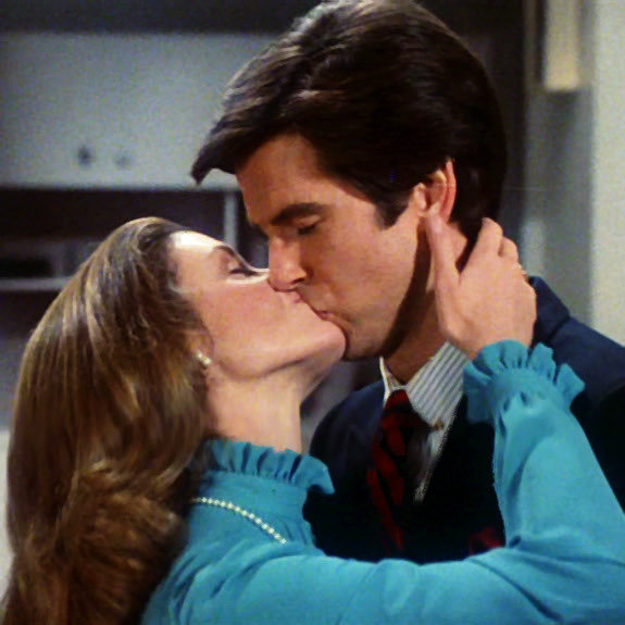 Stephanie Zimbalist as Laura Holt kissing Pierce Brosnan on Remington Steeele.
#RemingtonSteele