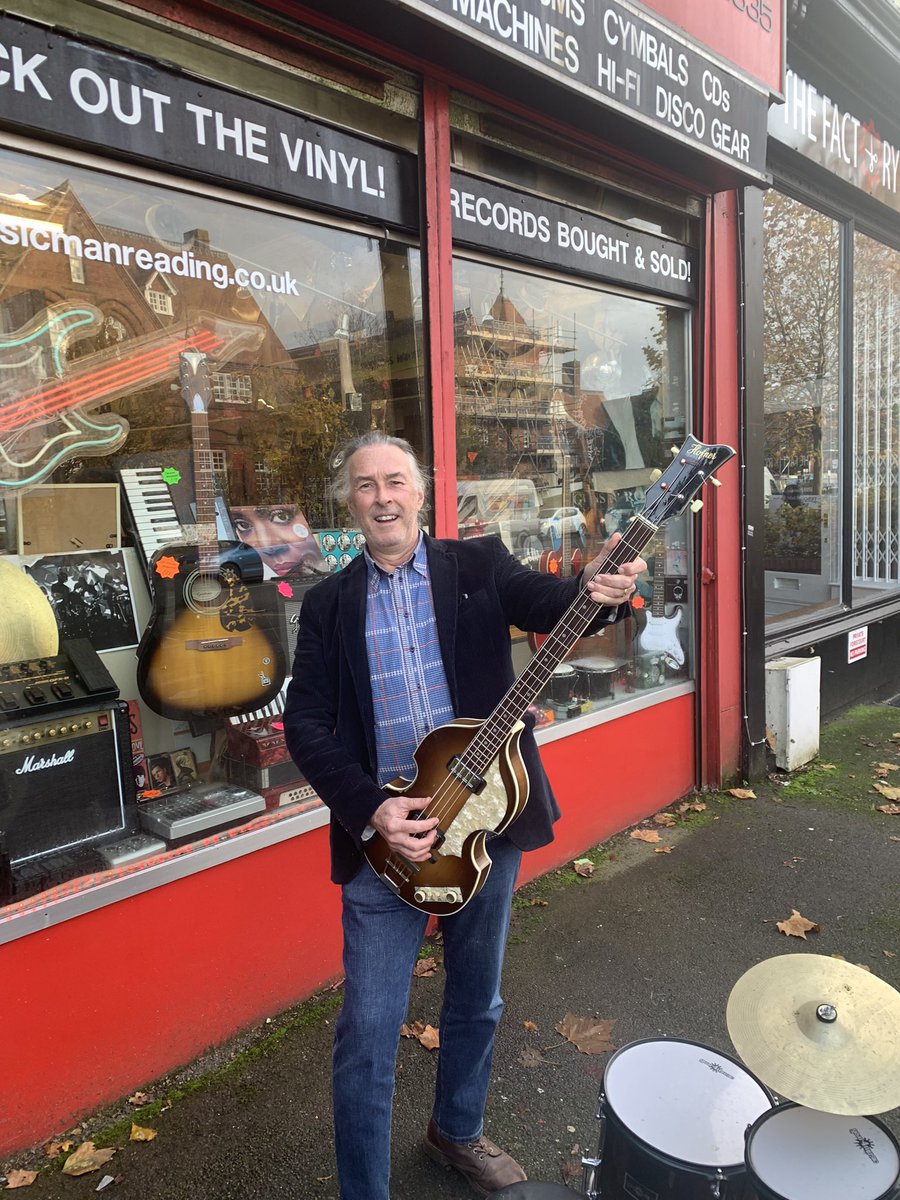 Good to see Paul Clerehugh supreme chef at The Crooked Billet today. He popped in to check out the 1964 Hofner violin bass we have in the shop.