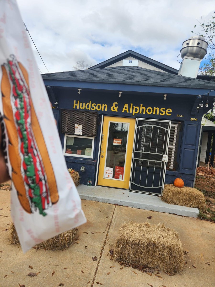 Free_Norm89's tweet photo. Hudson and Alphonse steak sub store in Atlanta. This is 🔥🔥 https://t.co/GyRZqxseAj