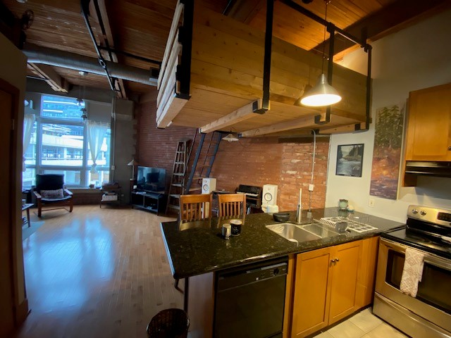 propertylinkms's tweet photo. Make a bold statement and snag this trendy and stylish loft-style condo with classic charm and all the modern comforts!  Available December 1st, 2023 - don't miss out! #loftstylecondo #moderncomfort #luxuryfinishes #downtownliving#propertylinkms https://t.co/Ch3djtbXlo