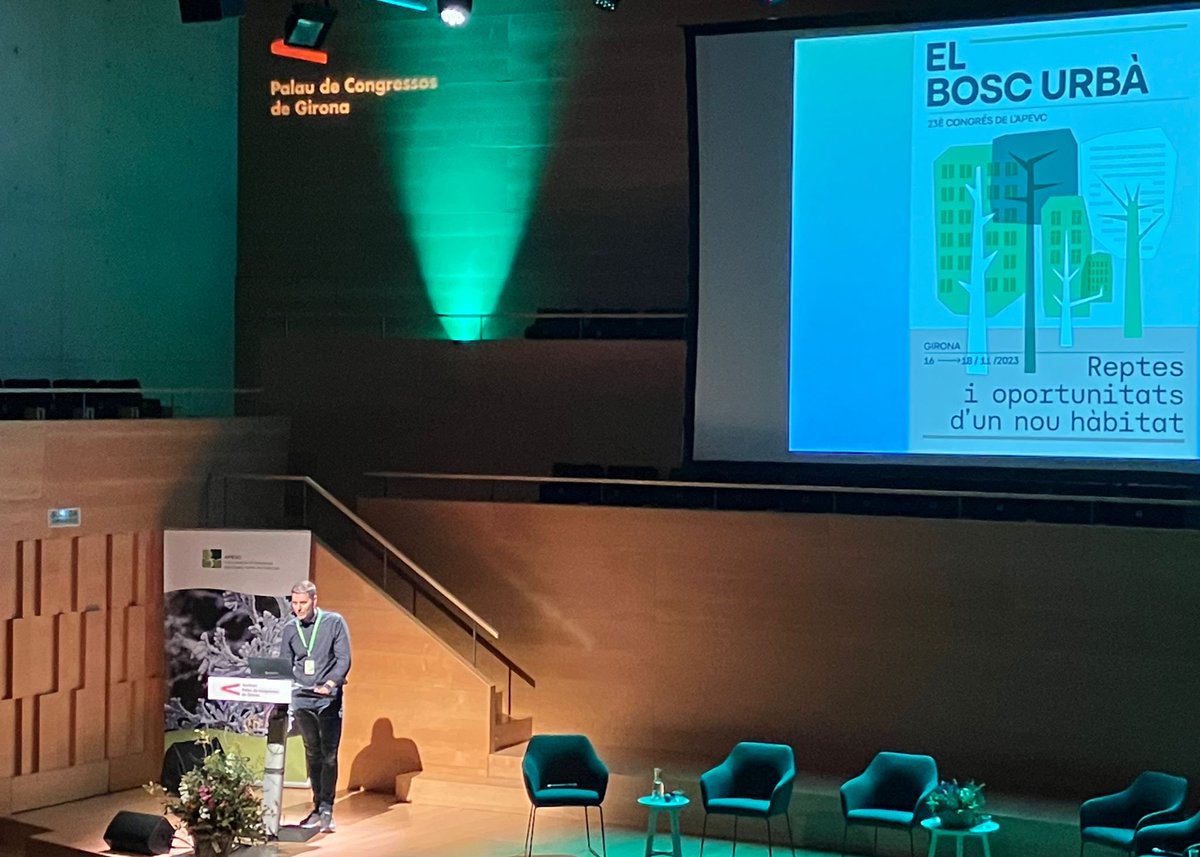 apevcat's tweet photo. Cloenda d'aquesta edició del #congresAPEVC, amb la intervenció del Regidor d’Acció Climàtica Sergi Cot Cantalosella, i el President de l'APEVC Joan Guitart.
Molt agraïts amb tothom. Us hi esperem a la propera edició! Gràcies 🙏🏼

#elboscurba #jardineria #paisatgisme #verdurba https://t.co/E4azLxgem6