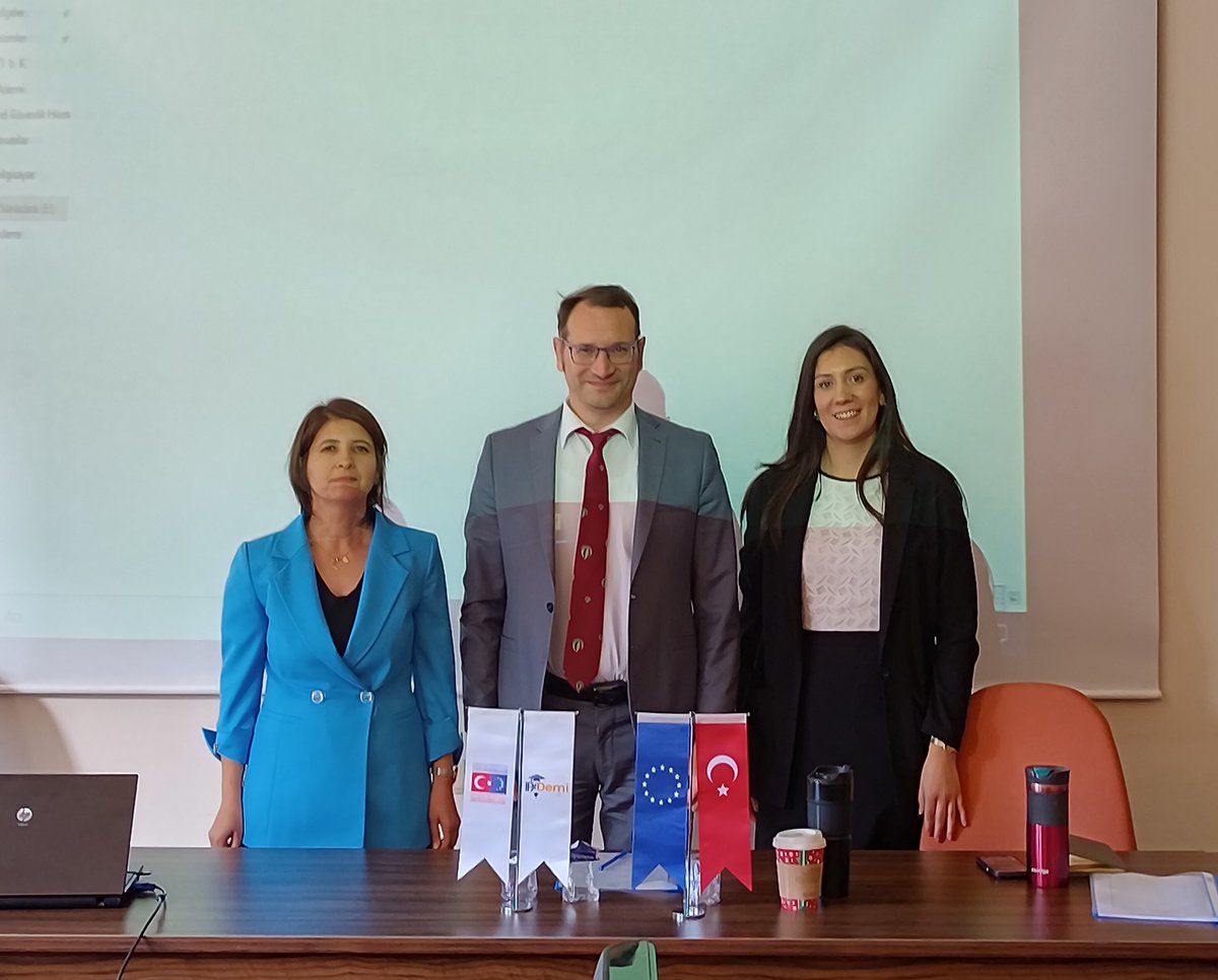 ABBaskanligi's tweet photo. IPAdemi ortak eğitimlerinin birinci dönemini, Merkezi Finans ve İhale Birimi ile @UABakanligi'ndan değerli eğitimcilerimizin katkıları ile noktaladık. @cfcuturkiye #ATAUM #ipademi #pcm  #ihale #programlama #projeuygulama #abprojeleri #projeyönetimi   #ortakeğitim #isbirligi https://t.co/CPLQsukJg2