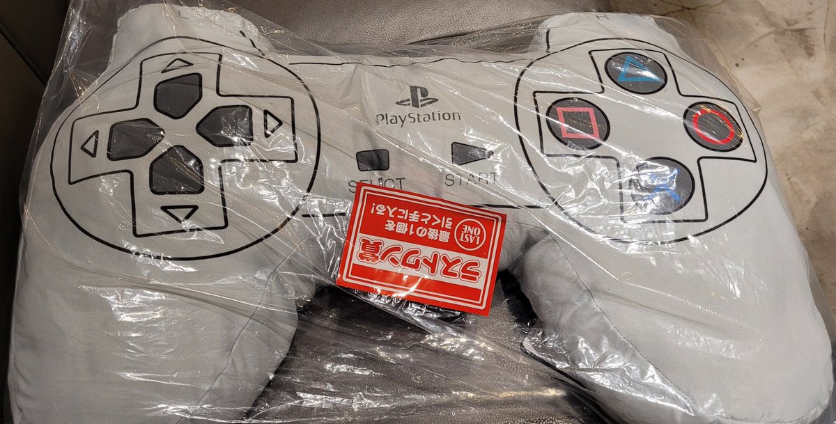 Miu_ENVtuber's tweet photo. OML!!! CHRISTMAS CAME EARLY THIS YEAR!!! I GOT THIS LOVELY GIFT FROM A VERY DEAR SUPPORTER!!! THANK YOU SOO MUCH!! NOW MY GAMING EXPERIENCE WILL BE 10X BETTER!!🩵🩵🩵🩵🩵
#gamergirl #Vtubers #VTubersAreStillWatching #VTUBERSUPPORTCHAIN #VtuberUprisings #miuenvtuber #pscontroller https://t.co/DE1SmIOEsh