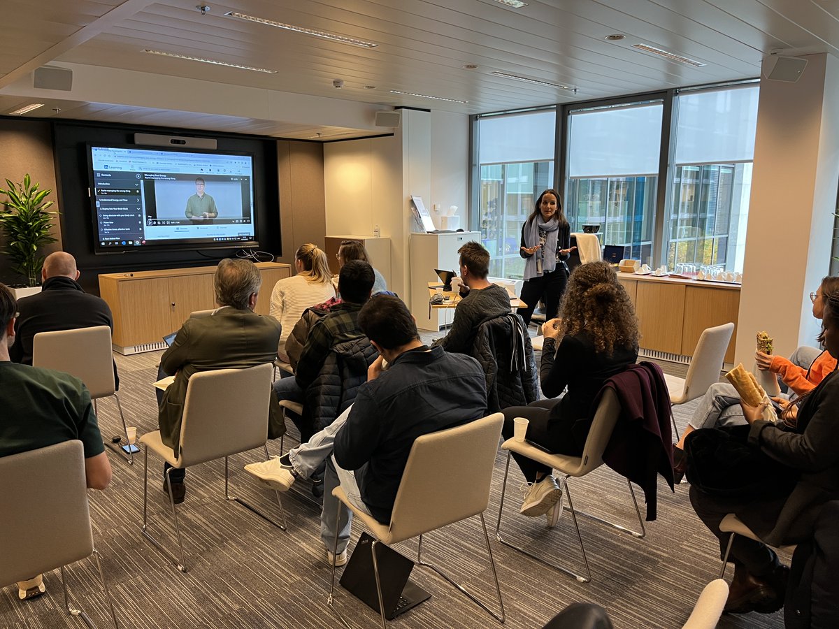 SwissLife_GS's tweet photo. On 17 November, we hosted an enriching LinkedIn #LunchAndLearn session dedicated to HR topics at our office, delving into the theme: 🧘‍♀️ “Managing Your Energy”.
🙌 Thank you to all participants for their commitment to developing their skills and improving their #selfdetermination! https://t.co/IdxoyXvSsj