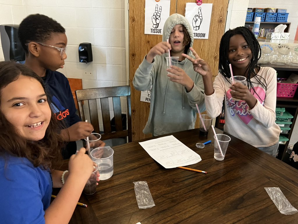 MillsLoree's tweet image. Does it dissolve? Science investigations here @TimbercrestElem  #vcsscience #vcsscientist