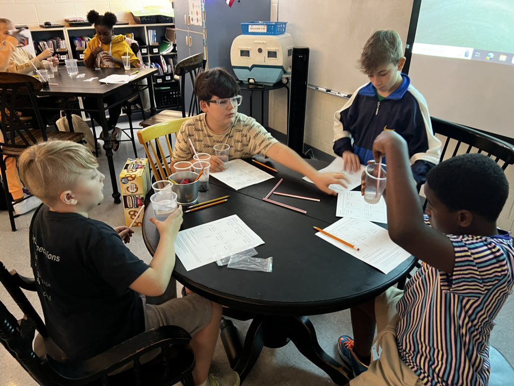 MillsLoree's tweet image. Does it dissolve? Science investigations here @TimbercrestElem  #vcsscience #vcsscientist