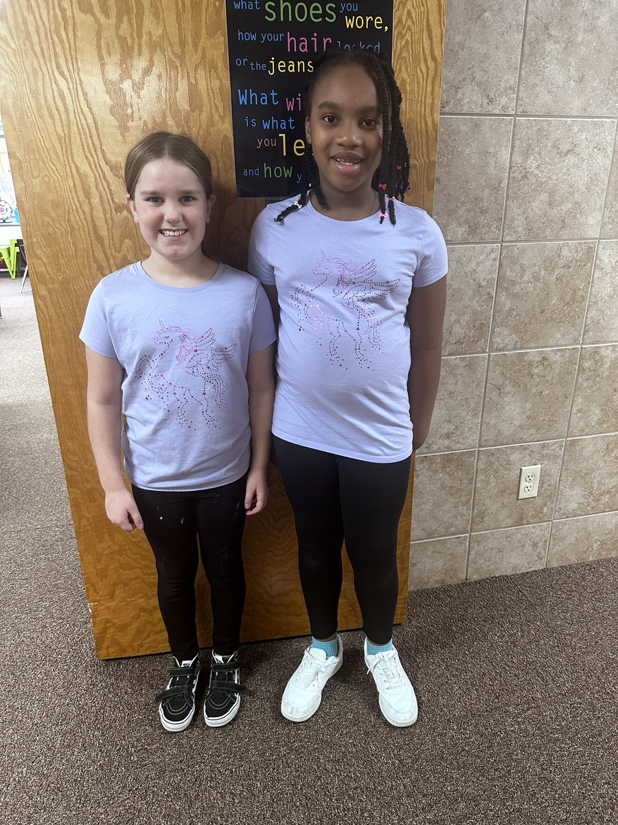 HonkolasClass's tweet image. These two are twinning today! #3rdGrade  #vikinglearners