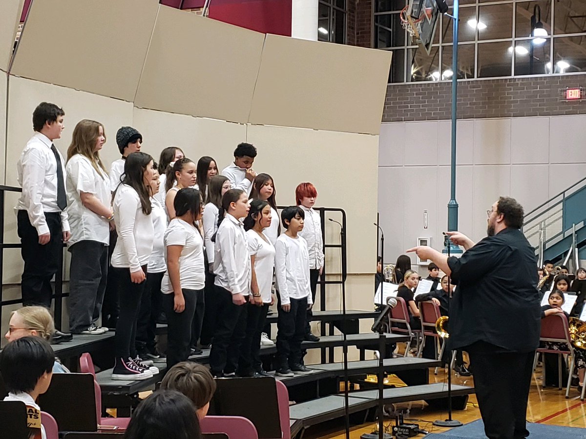 DiscoWhipple's tweet photo. Congrats to all our beginning musicians on their first concert! https://t.co/8VzLTgkzBV