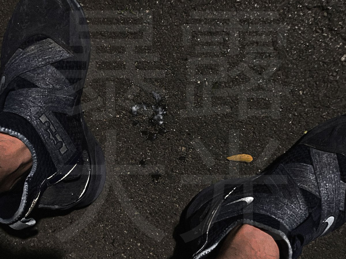 滴出来的，不是射的。
之前在评论区里被人叫“光爹”，其实我被叫得也挺爽的。
那就来只骚狗来舔你光爹的精吧。