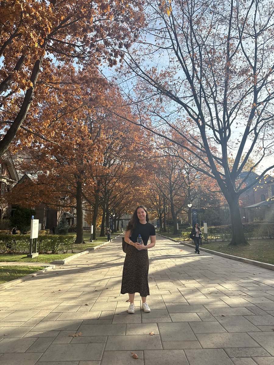 Tá dathanna an Fhómhair fós linn anseo in Toronto! <a href="/SnaGaeilge/">Seachtain na Gaeilge le Energia</a> @Trasna23 <a href="/UStMikesStudent/">U St. Mike's Students</a>