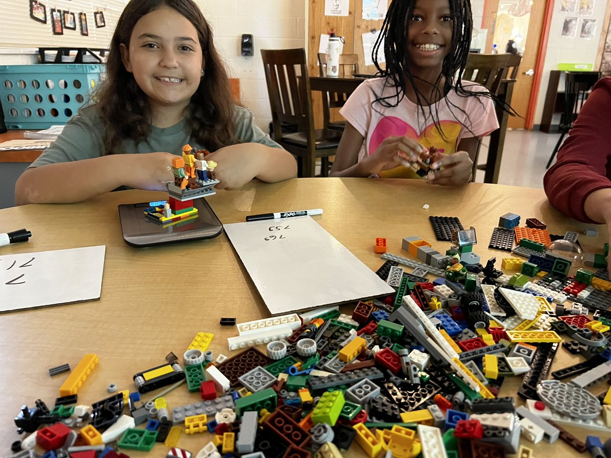 MillsLoree's tweet image. Conservation of Mass.  Sounds boring…but not with LEGOS!!! 100% engagement @TimbercrestElem   #vcsscientists #vcsscience