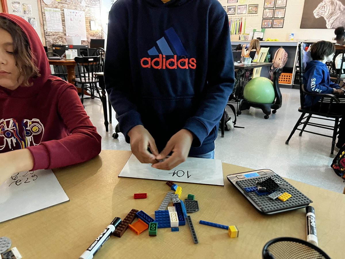 MillsLoree's tweet image. Conservation of Mass.  Sounds boring…but not with LEGOS!!! 100% engagement @TimbercrestElem   #vcsscientists #vcsscience
