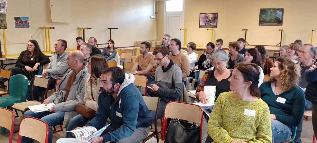 InstitutElevage's tweet image. 🔴 Journée régionale #caprine 🐐
👉 Atelier sur l'#élevage des 🐐
✅ Pour les éleveurs : s'interroger sur leurs résultats techniques (coût d'élevage, poids au sevrage, allotement...)
✅ Présenter le guide pratique sur élevage des #chevrettes
Animé par Valérie Dufourg - CA46 &amp;amp; GAC