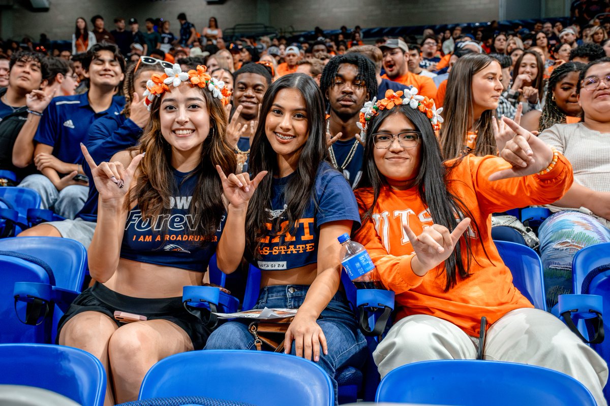 It's GAME DAY, 'Runners! There's no better place to be tonight than the Alamodome. Kickoff is at 8pm, but join us by 7:30pm to celebrate our incredible seniors. 

Can't make it to the Dome tonight? Watch the game starting at 8:00pm on ESPN2 or listen along with Ticket 760!

#UTSA