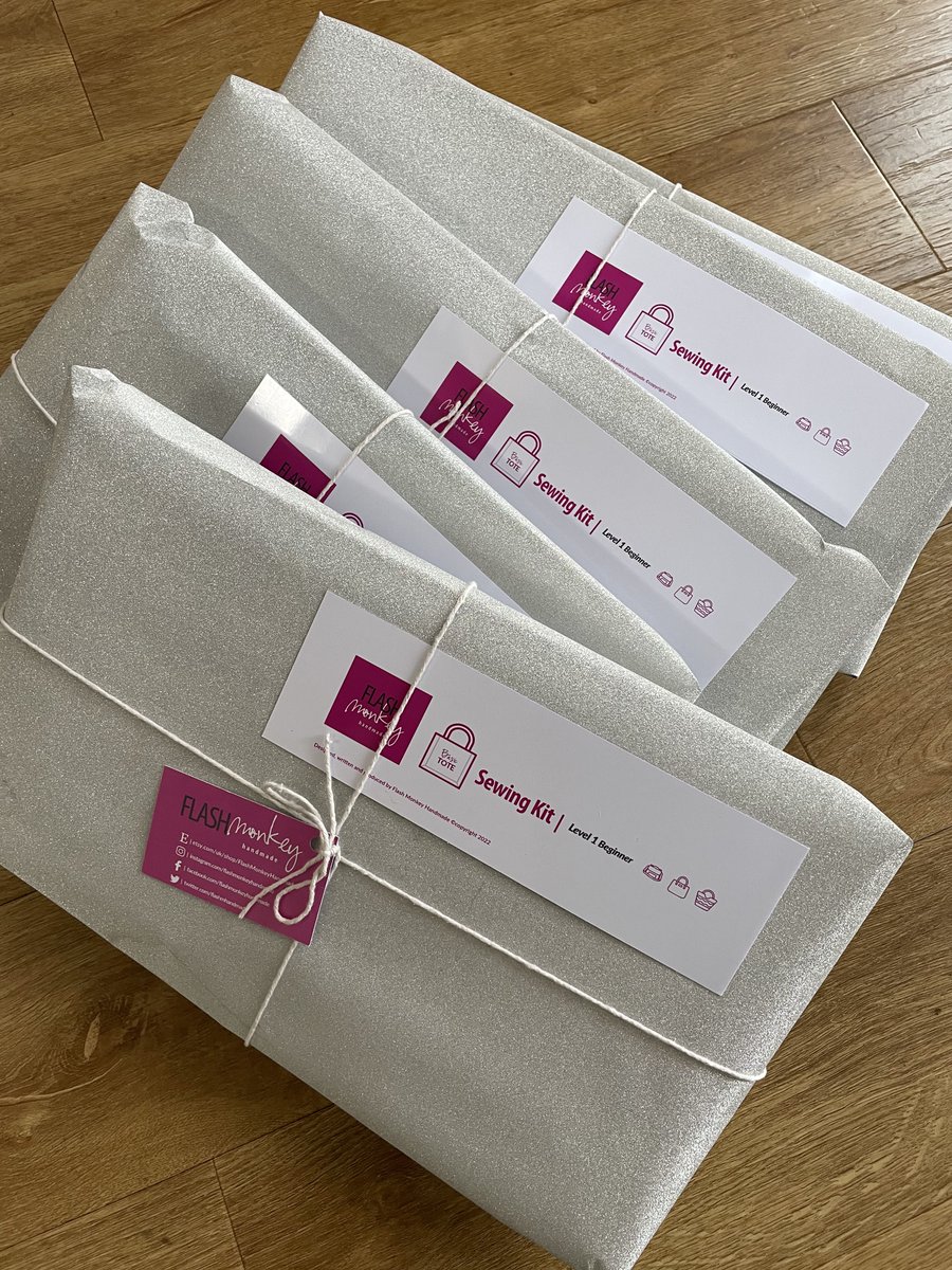 flashMHandmade's tweet image. Tote Bag Sewing Kits are all
completed and wrapped ready for the Two Can Do market on Sun 19th Nov near Worcester from 11:00-15:00 #craftbizparty #mhhsbd  #hallowvillagehall #ukmakers #xmasgifts