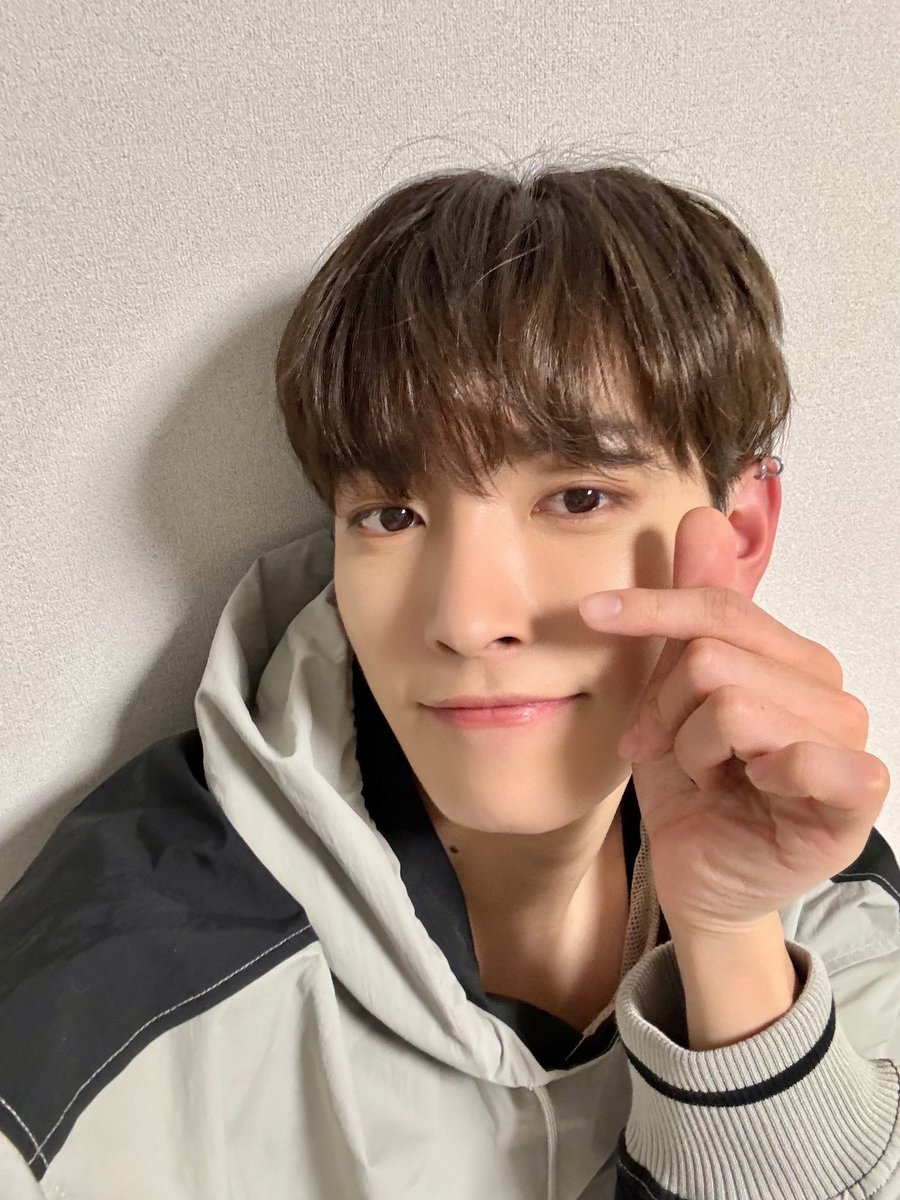 ATEEZofficial's tweet photo. [#홍중] 에이티니 5살 많이많이 축하해❤🥳 
#ATEEZ #에이티즈 https://t.co/4zPRf1gcUt