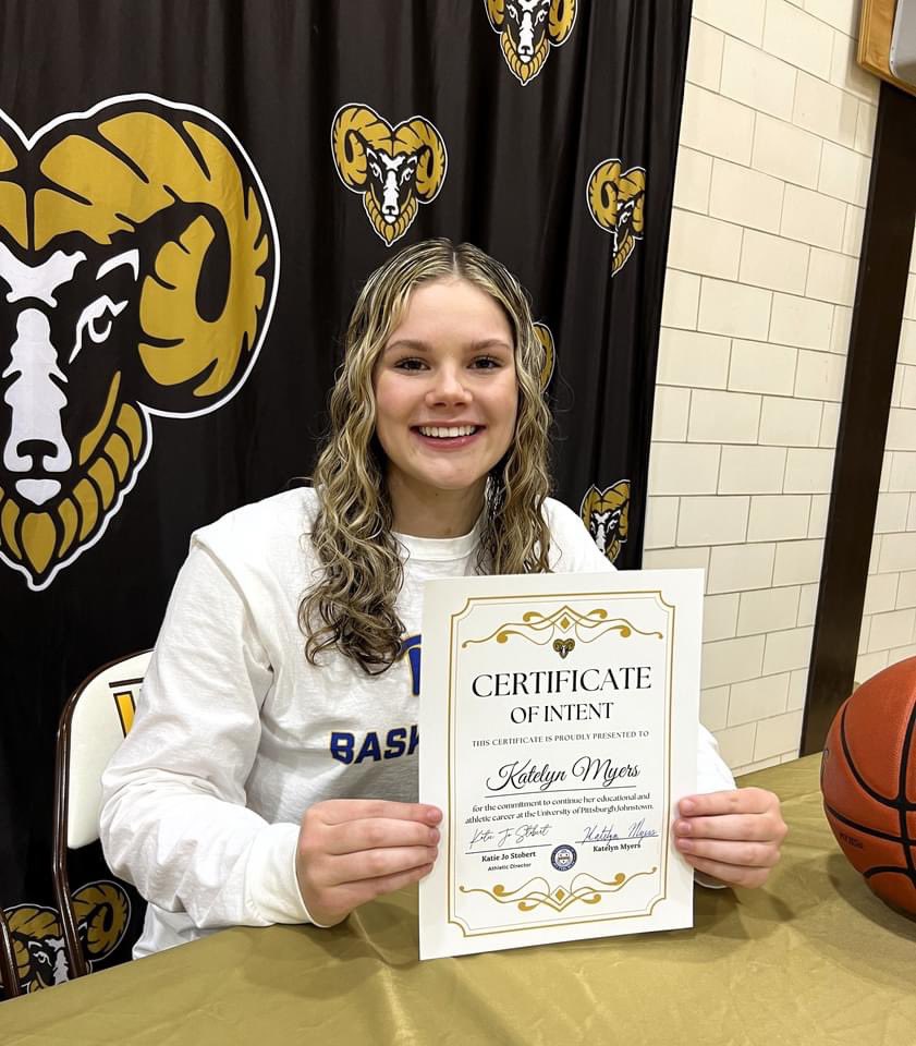 HighlandsSD's tweet photo. CONGRATULATIONS to senior Katelyn Myers for her commitment to continue her academic and basketball career at Pitt Johnstown! @HighlandsGolden celebrated Katelynβs signing with her family and friends on Nov. 14. Good luck, Katelyn! ππ
#committed #UPJbasketball #RamPride https://t.co/KsXYLPW8LI