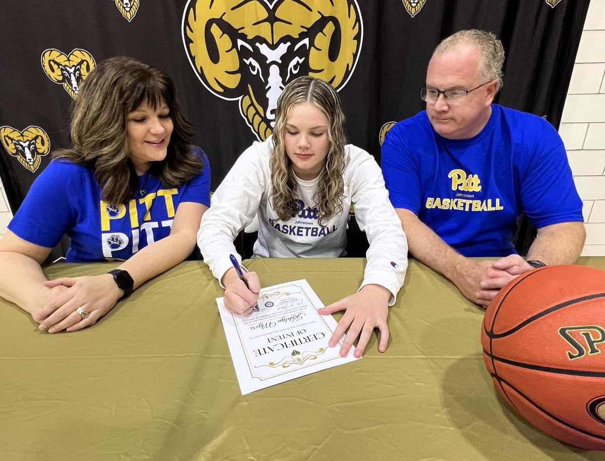 HighlandsSD's tweet photo. CONGRATULATIONS to senior Katelyn Myers for her commitment to continue her academic and basketball career at Pitt Johnstown! @HighlandsGolden celebrated Katelynβs signing with her family and friends on Nov. 14. Good luck, Katelyn! ππ
#committed #UPJbasketball #RamPride https://t.co/KsXYLPW8LI
