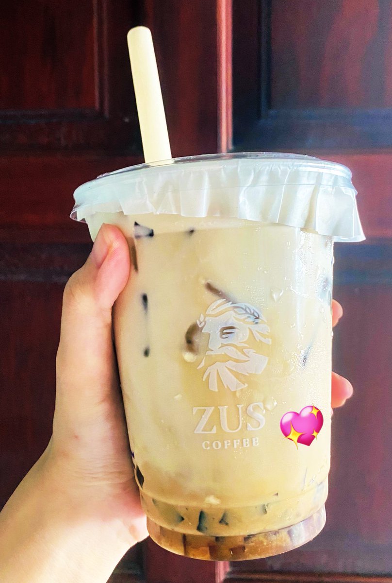 Eri5SOS's tweet photo. Iced Cheese Crème Latte #ZUSxHYPE 💙🤍 https://t.co/1yWklNFITO