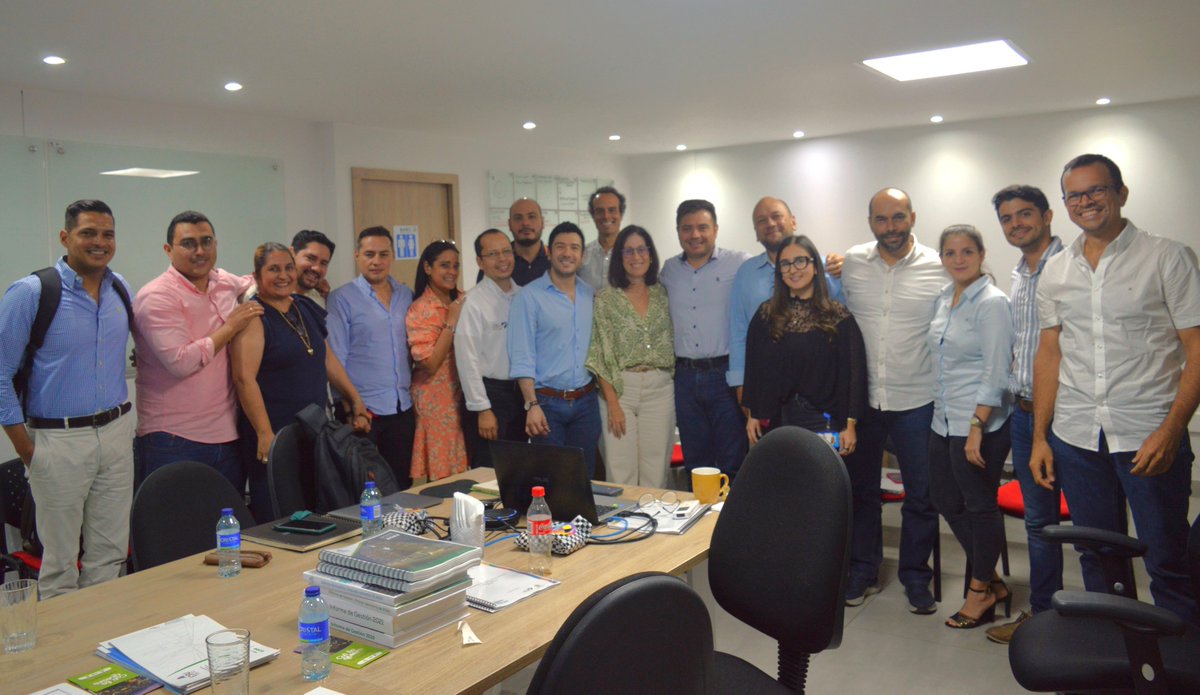 edrucali's tweet photo. Si el alcalde está comprometido con la #RenovaciónUrbana su desarrollo no se detendrá. 

Comisión de Empalme de la #EDRU articulada por la transformación y el bienestar de Cali. 

@AlcaldiaDeCali 
@CruzYecid 
@mariaDLM_romero
@nelsonlo8 

#CiudadParaíso 
#UnLatidoParaSiempre https://t.co/TsBPr2j5Js