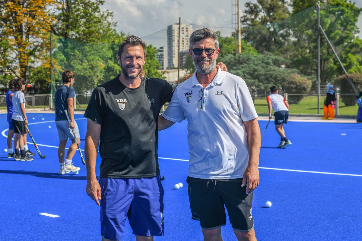 #Hockey Nuevo proyecto para la formación de juveniles 🏑🇦🇷

Los mejores jugadores Sub16 del país tienen su primera concentración en el CeNARD a las órdenes del entrenador Matías Vila y bajo la mirada del DT de Los Leones, Mariano Ronconi.

Enterate más: bit.ly/3G60Jdo
