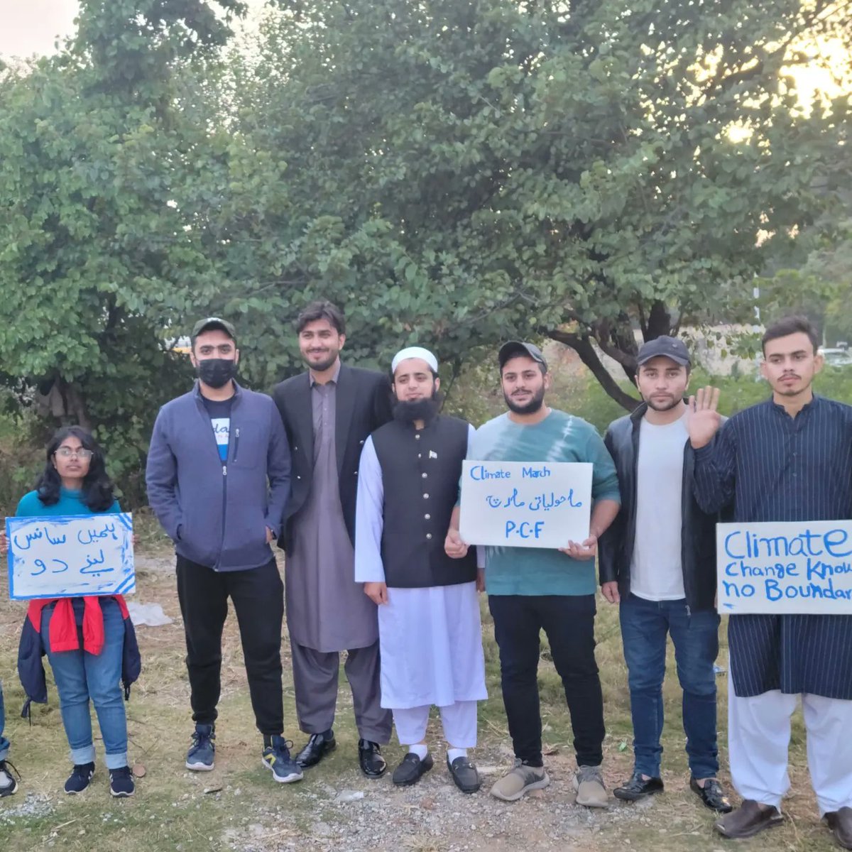 PCF_SaveHorizon's tweet photo. @PCF_SaveHorizon organized a #ClimateMarch at the Press Club, Islamabad. Our priorities include declaring a climate &amp; smog emergency, demanding climate justice through a global coalition, and ensuring grassroots-level climate adaptation efforts.  🌎 #ClimateAction #PCF https://t.co/cgdybEaloz