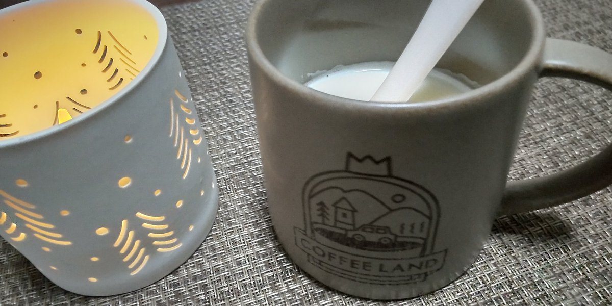 funscafe3's tweet photo. おやすみ前の蜂蜜入り
ホットミルク🐮🌃✨ https://t.co/xcgaZ7GNc3