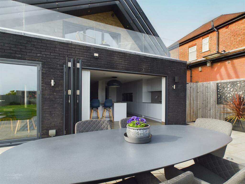 Am2Architects's tweet photo. Excited to be part of designing a multi-generational home in Nottingham! Site constraints inspired a bespoke design perfectly fitted to its surroundings. Currently it is listed in @Rightmove! DM for details

#architect #multigenerationalliving #home #house #forsale #residential https://t.co/h8saHZa05T