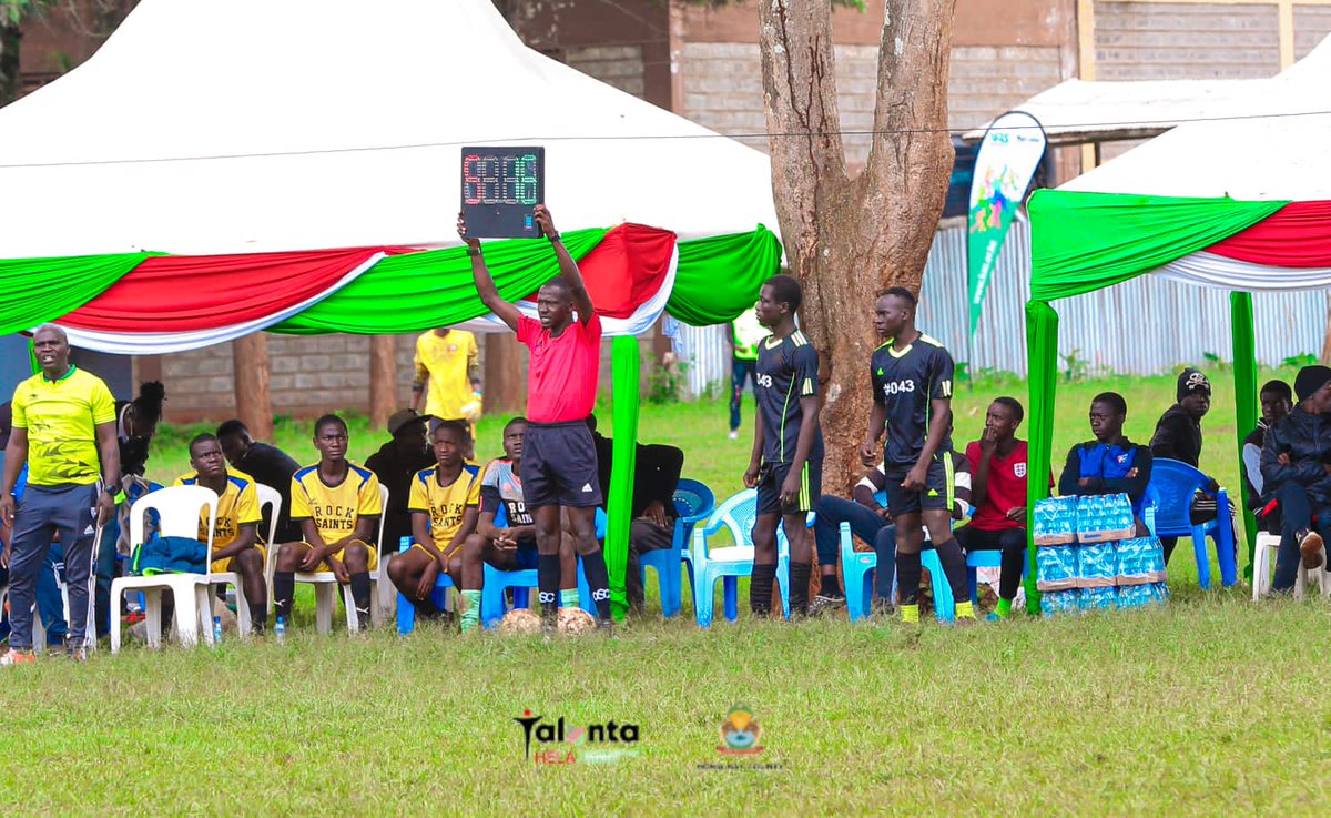 KiongoziFelix's tweet photo. This substitution board currently being used in the Talanta Hela intercounty games was made by a young man named Zack.
TalantaHelaTrophy
#InterCountyPlayoffs
Moi Complex Pri Nyeri https://t.co/OuZwazpQc4