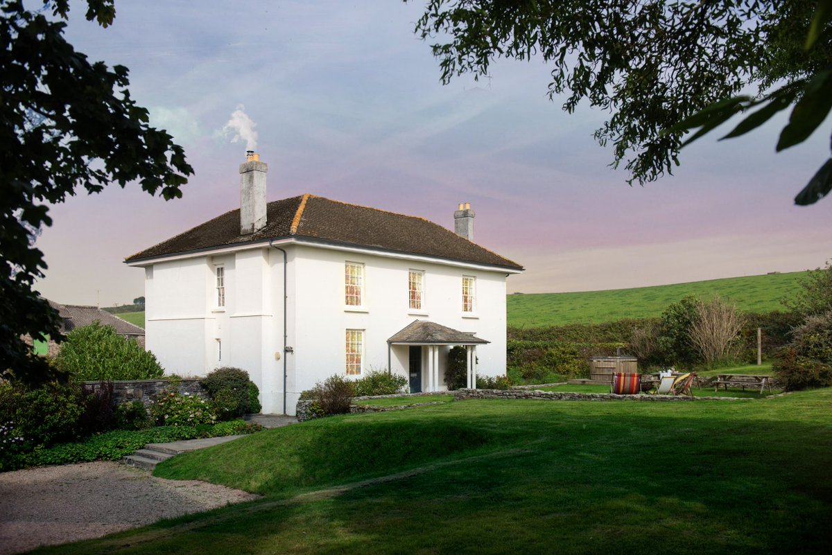 FinestStays's tweet photo. From traditional chocolate-box coastal cottages to elegant sweeping manor houses, there's something for every taste in Devon's beautiful rugged landscape 🍂🍁

#southdevon #plymouth #salcombe #dartmouth #hopecove #holidayhomes #luxuryholidayhomes https://t.co/JTYSRN0g2h