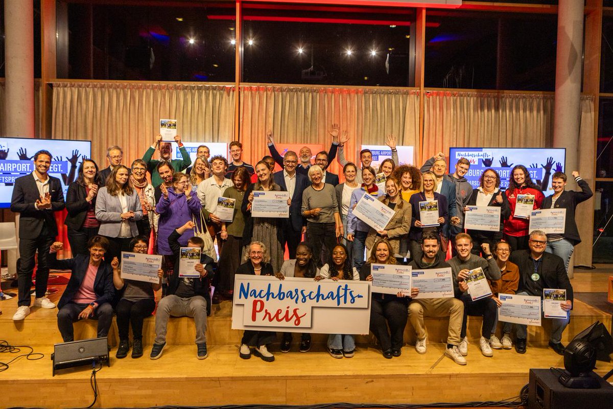 HAM_Presse's tweet photo. Herzlichen Glückwunsch! Die Preisträgerinnen und Preisträger des fünften Nachbarschaftspreises stehen fest. Es haben Projekte aus ganz Hamburg gewonnen, die genauso vielfältig sind wie die Nachbarschaft selbst - von Integration bis Umweltschutz 👉 https://t.co/8jUlH9jYrY https://t.co/zSbtlYJNM1