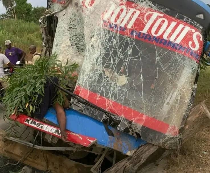 AmeriqueInfo7's tweet photo. Flash ! 

Yon gwo aksidan sikilasyon fèt maten vandredi 17 novanm nan, nan zòn Piyon, kote yon bis "Rotation Tours" ki t ap soti Wanament ki t ap ale Pòtoprens chavire. Nou poko ka ba w chif egzak la, men, selon korespondan nou, genyen anpil blese ak plizyè mò. Nou lanse yon SOS pou anbilans ka al ede moun ki blese yo. Pataje SOS la sou paj pa w pou w ede nan fason sa a.@AmeriqueInfo7