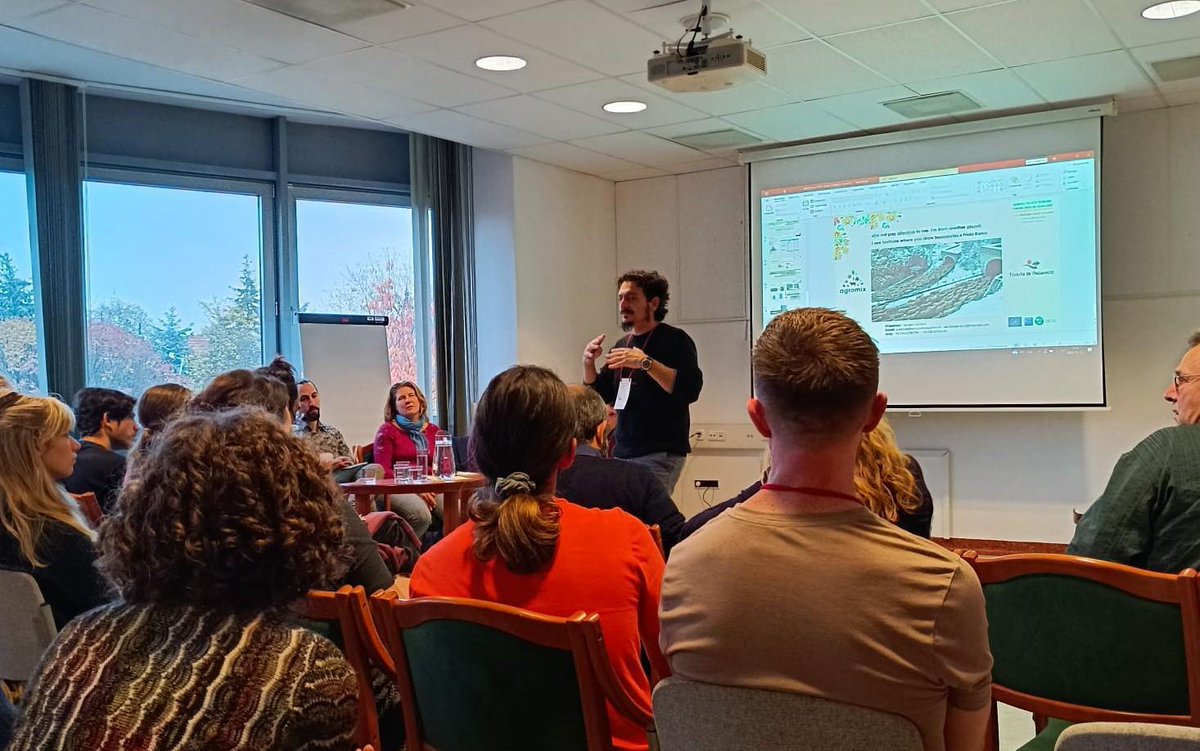 AGROMIXproject's tweet photo. ๐ขโกHappening now! Jacopo Goracci, technical manager of Tenuta di Paganico #farm ๐ฎ๐น, shares key findings and results from the AGROMIX trial site at the @AgroecologyE Forum 2023.
#AEEUForum2023 #SustainableFarming
#AgroforestryResearch #AGROMIXProject https://t.co/HP4GsSGbV1
