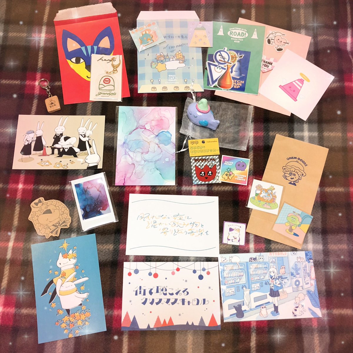 PiggieSqueakie9's tweet photo. デザフェス戦利品…！なんと今やってる！
よかったね自分、作家さんたちとこんなに交流できるようになるなんて思ってなかったよねぇしみじみ https://t.co/Y0Tt7OntAB