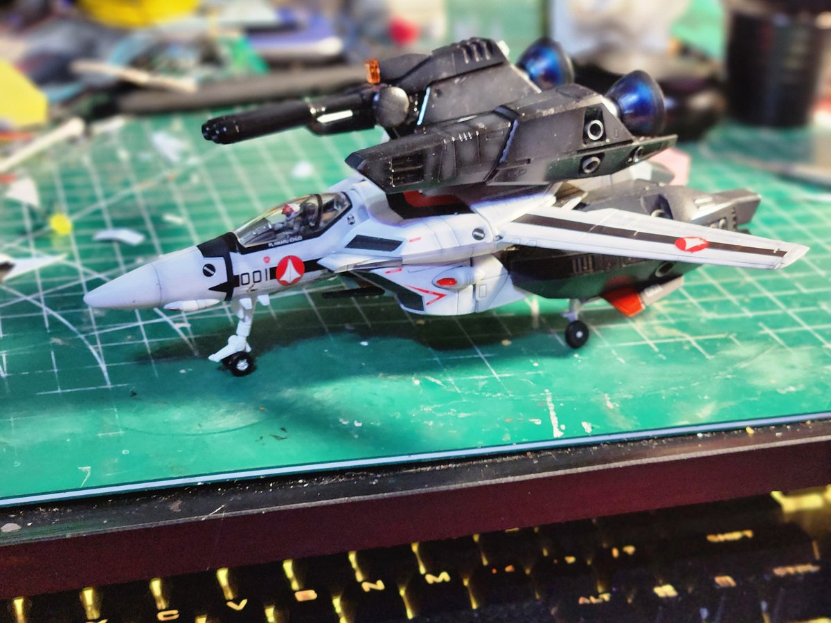 Deka610's tweet photo. I need to finish decalling this. It was such a fun build
#plamolife #modelkit #macross #dyrl #Valkyrie #Robotech https://t.co/T8UHQ8I2J7