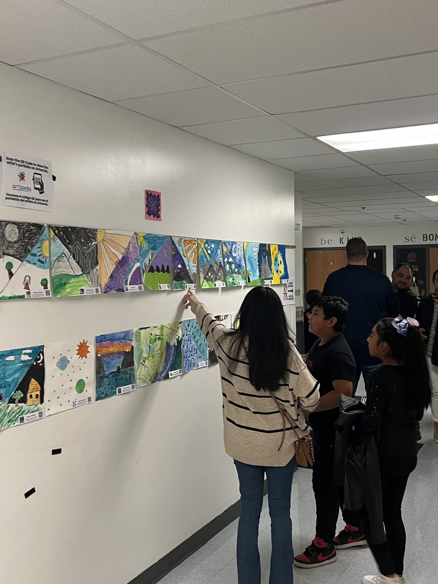 msmeyerart's tweet image. 4th &amp;amp; 5th Grade did an awesome job in their music performance yesterday! 🎶 In art class, they planned out &amp;amp; created “Day &amp;amp; Night” themed artwork to put on display as well!☀️🌙 #beabulldog #séunbulldog