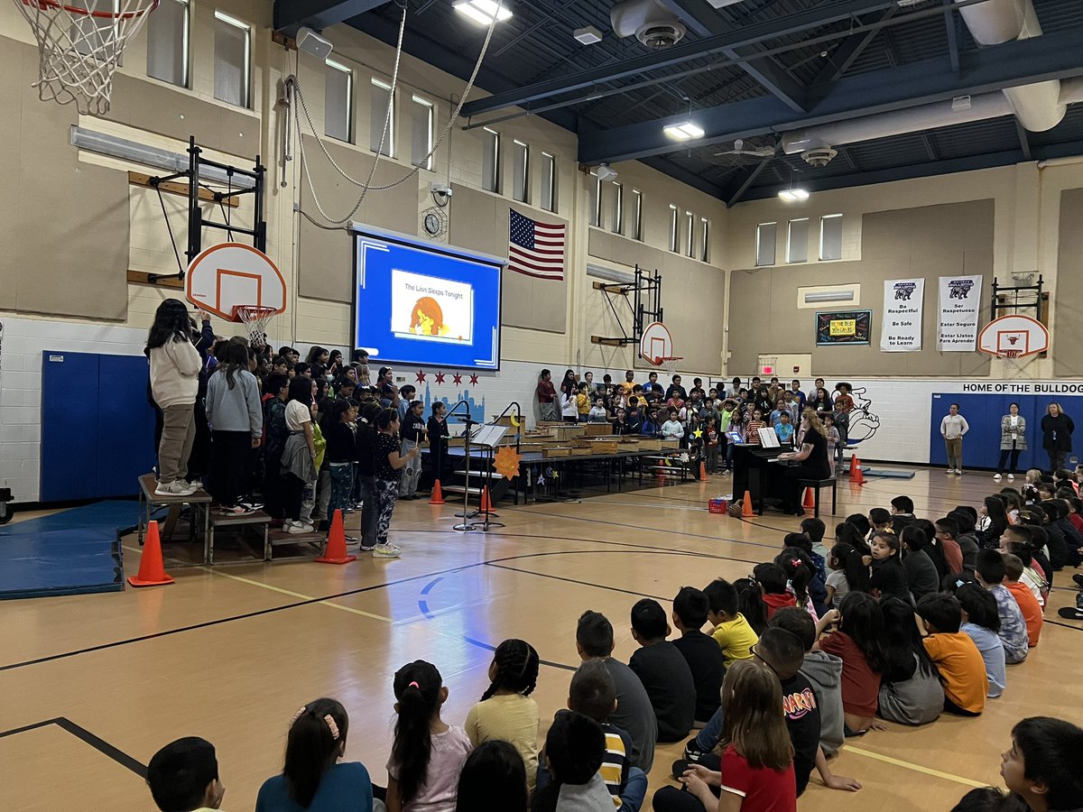 msmeyerart's tweet image. 4th &amp;amp; 5th Grade did an awesome job in their music performance yesterday! 🎶 In art class, they planned out &amp;amp; created “Day &amp;amp; Night” themed artwork to put on display as well!☀️🌙 #beabulldog #séunbulldog