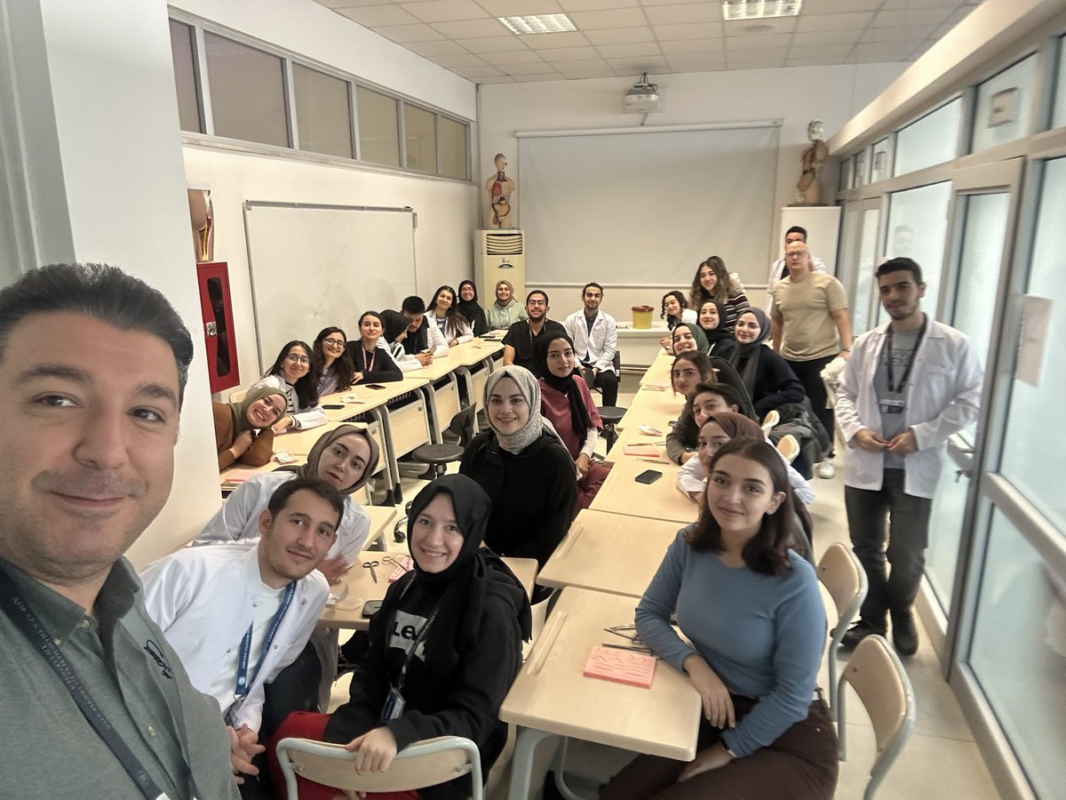 Geçen hafta asistan dersi bu hafta dönem 5 dersleri ile eğitime devam. <a href="/ankarasehiracil/">ankarasehiracil</a> <a href="/ybuacil/">AYBÜ Acil Tıp (AYBU Dept. of EM)</a>