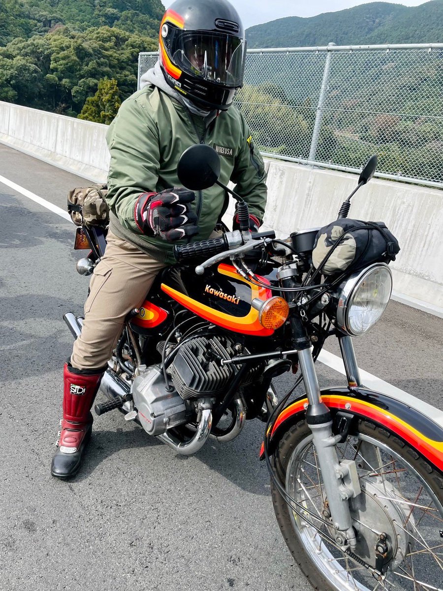 kaf29lad10479's tweet photo. 半年ぶりのツーリング🛵
先週は伊豆にお泊まりツーリング
昼は海鮮、夜はBBQでサイ&コーな2日間だった😆
#500SS #マッハ #2スト #BBRoad #伊豆ツーリング https://t.co/GZEBazKGlo