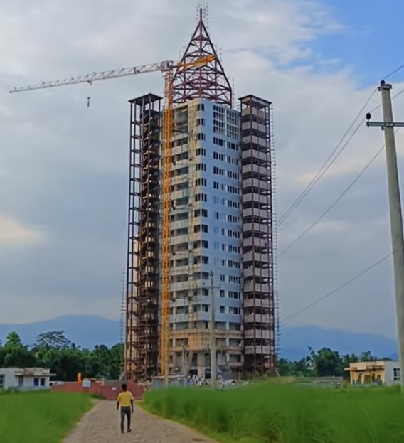 १६५ करोड भनेको सानो पैसा होईन! यो भ्यू टावरको ठाऊमा मल कारखाना वा चीनी कारखाना खोल्न सकीन्थ्यो?अथवा एकै ठाऊमा आवासीय बिद्यालय,प्राविधिक बिद्यालय,मेडिकल कलेज (अस्पताल),२०/२५ वटै मझौला उद्योग खोल्न सकिन्थ्यो! तर हेर बुढाको बुद्धि! नेतामा भिजन चाहिन्छ भनेर त्यतिकै भनिएको होइन नि!