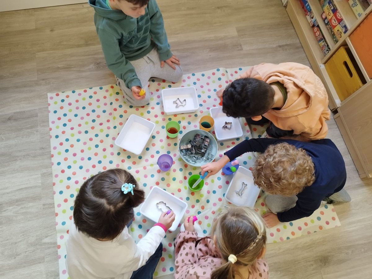 VirolaiP's tweet photo. Setmana de la ciència! Avui l’alumnat de EI5 ha gaudit d’una tallers de ciència molt interessants! @lutravioleta @EscolaVirolai https://t.co/EdXnesW8eI