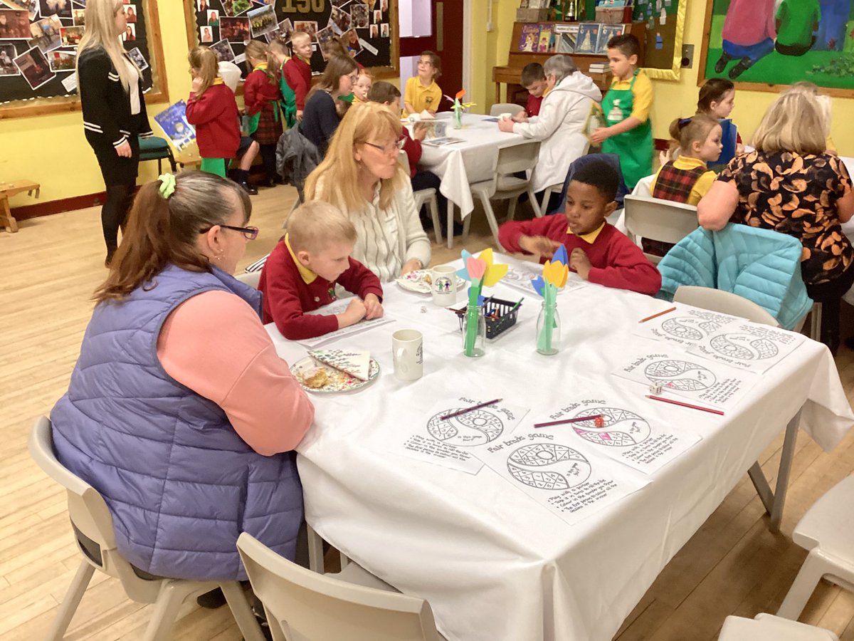 StJamesYear2's tweet photo. We’ve had a lovely afternoon with volunteers and people from our church community. We have served them tea, coffee and cake, played games and read with them. @StJamesChorley @ChorleySJames #LoveYourNeighbour #ServiceTeamDay https://t.co/Lmeyfk7Jad