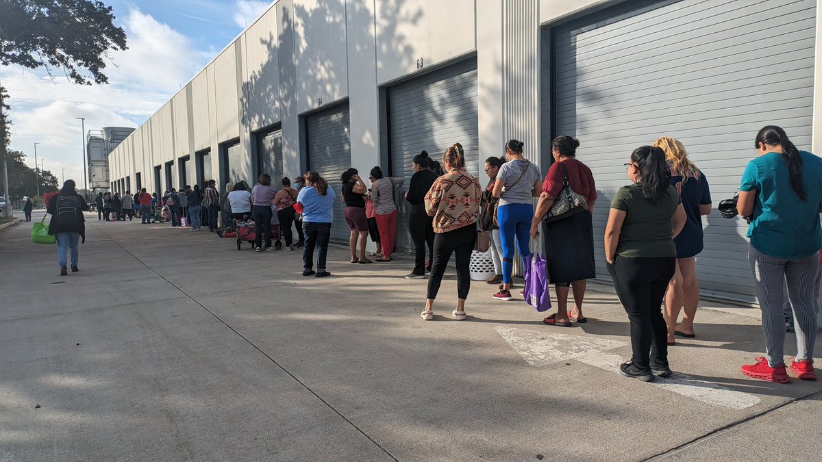 Tiger Market <a href="/SHMSTCWRS/">Houston MSTC Wraparound</a> about to start! <a href="/ScarboroughElem/">Scarborough ES</a> @HISD_Wraparound