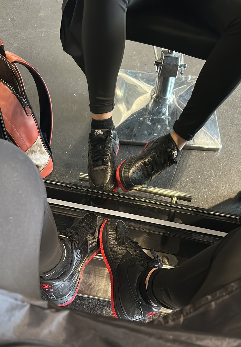 Inkedandunique's tweet photo. First time doing custom trainers/sneakers…..

Went with different materials #snakeskin and smooth leather with pops of red and my team on the back #lfc 😮‍💨🫶🏼
  
#crepcheck #Customsneakers #customaf1 #airforce1 

@MegaD3ltaUK 👀😮‍💨
@snkr_twitr 
@nikestore 
@Nike 

#nikebyyou https://t.co/QyZlapQqa1
